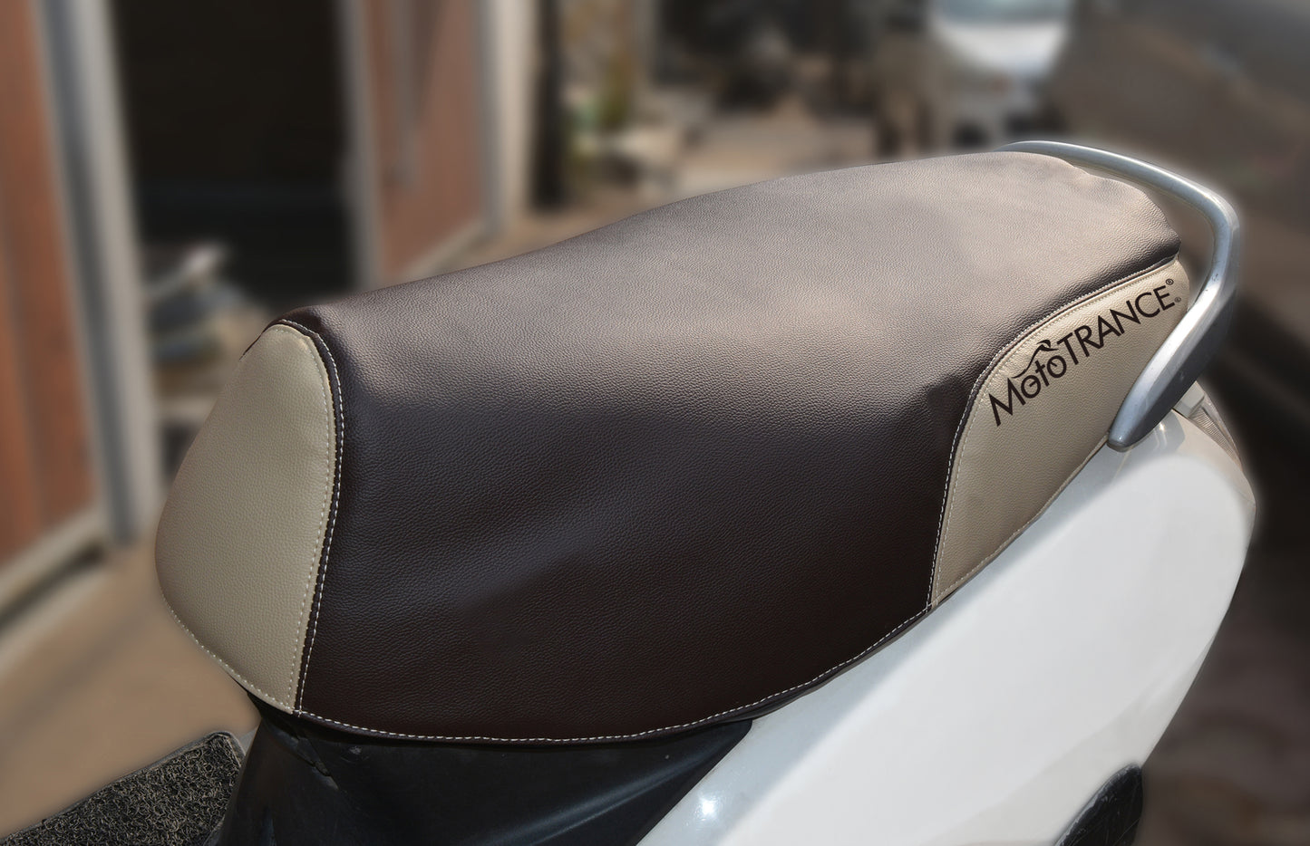 Mototrance PU Leather Designer Bike Scooter Seat Cover for Bajaj Pulsar 135 LS DTS-i - Autofurnish